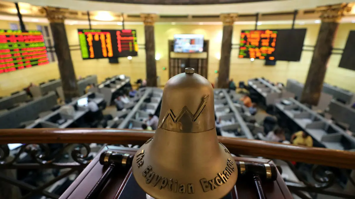 خبراء: استحواذ "القابضة" الإماراتية على 5 شركات مصرية سيدعم استقرار الجنيه