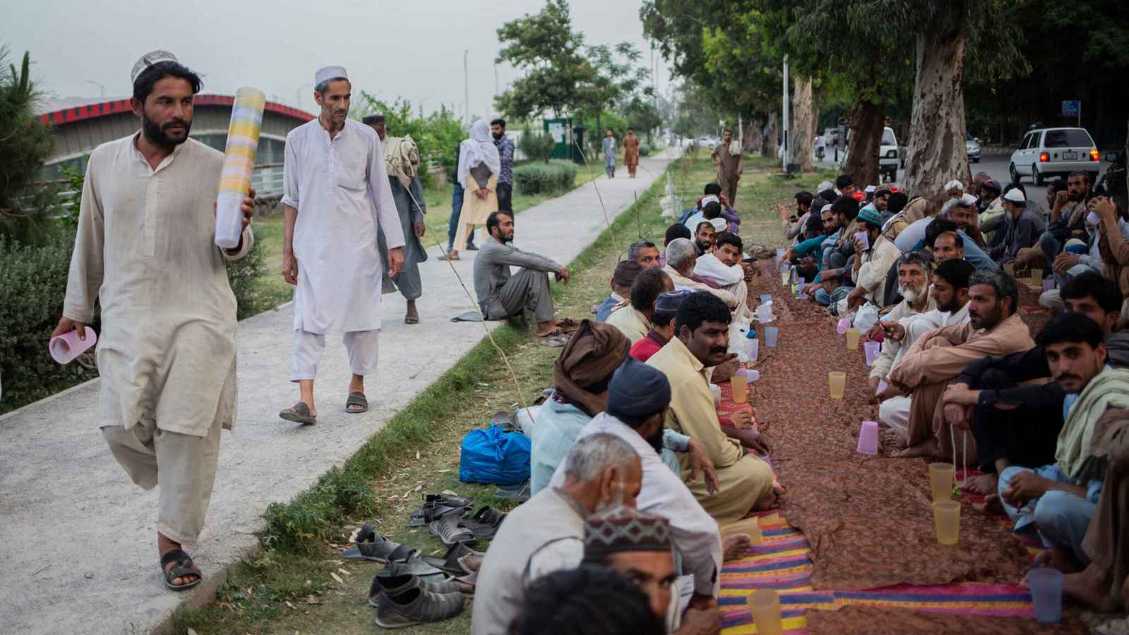 رمضان في باكستان.. احتفالات خاصة وموائد غنية بنكهات مميزة