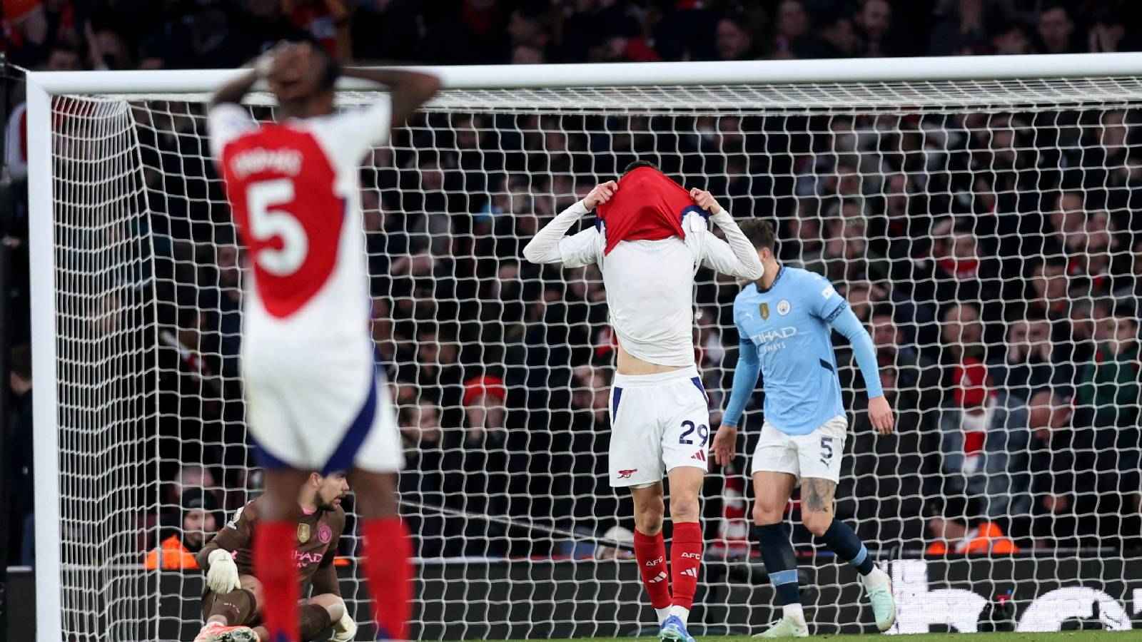 "خسارة فيك العقد".. عصام الشوالي يشن هجوماً على نجم آرسنال (فيديو)