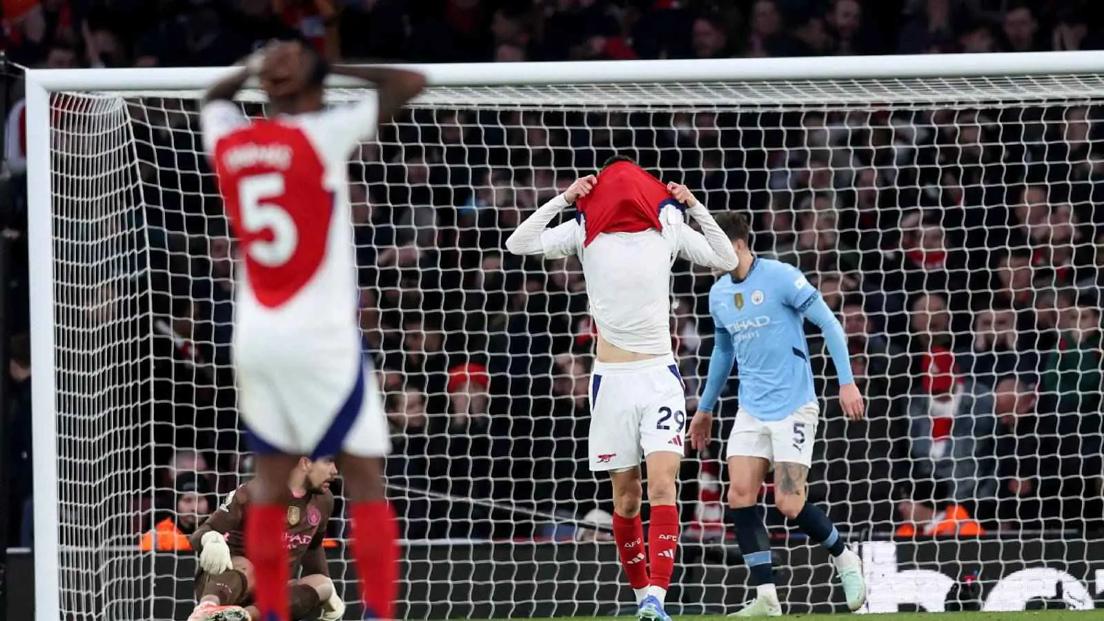 "خسارة فيك العقد".. عصام الشوالي يشن هجوماً على نجم آرسنال (فيديو)