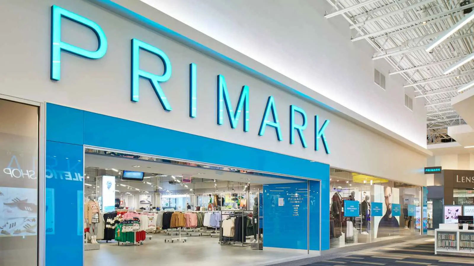 أشهر متاجر الأزياء تطلق مجموعة ملابس لذوي الإعاقات