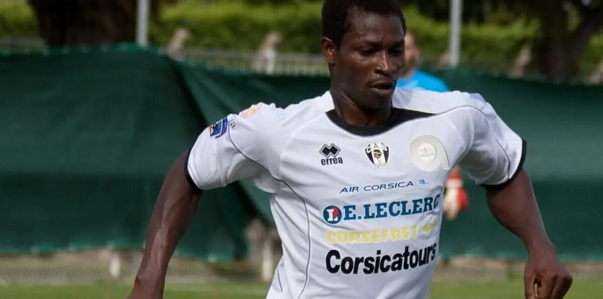 وفاة لاعب بوركيني خلال مباراة بكأس فرنسا