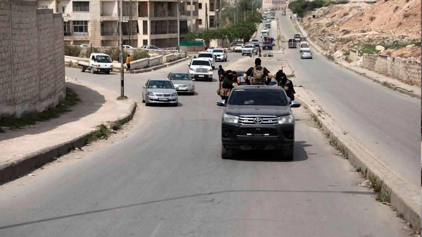 سوريا.. القبض على متورطين بجرائم حرب في درعا (صور)