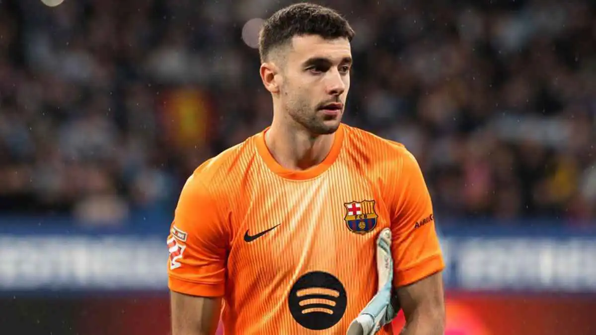 عام من العزلة وهفوة قاتلة.. من هو المتمرد الذي سينافس خوان غارسيا في برشلونة؟
