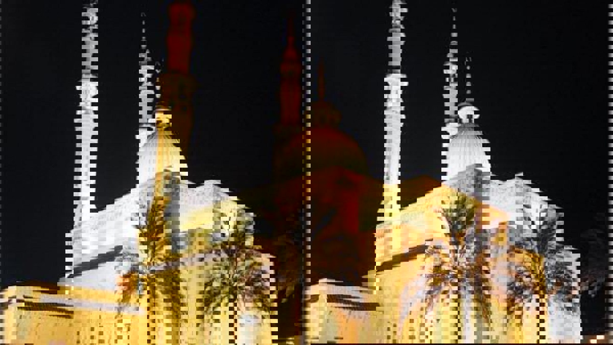 إمام يقطع "التراويح" ويغادر المسجد في تونس