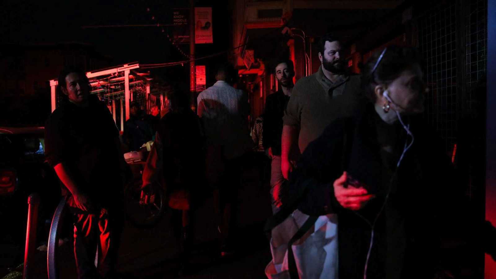 "مدينة أشباح".. 130 ألف منزل بلا كهرباء في سان فرانسيسكو الأمريكية 