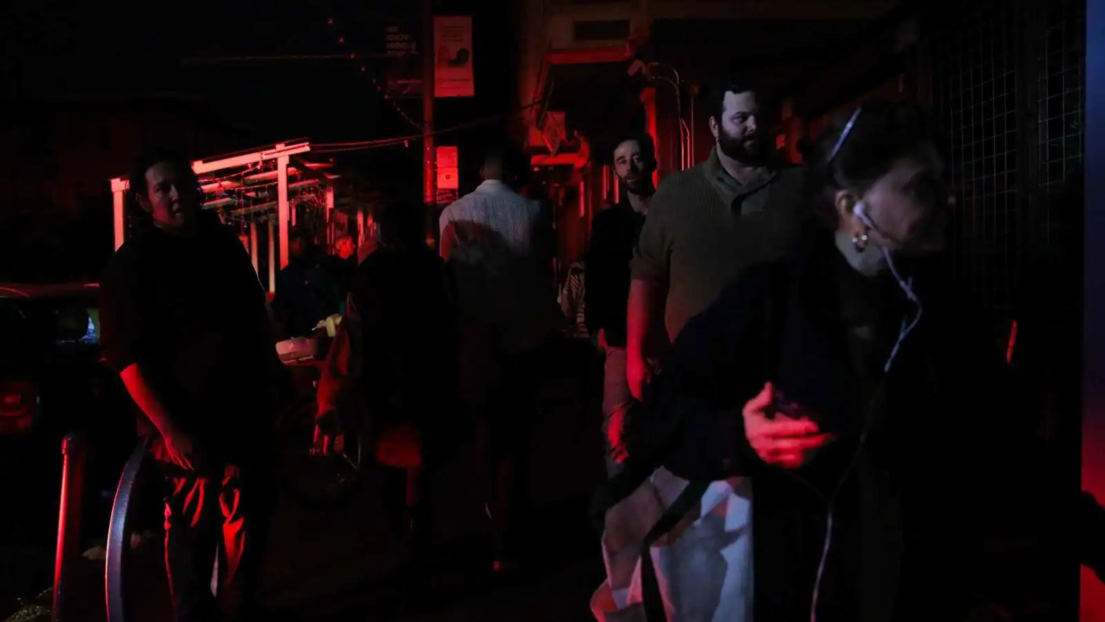 "مدينة أشباح".. 130 ألف منزل بلا كهرباء في سان فرانسيسكو الأمريكية