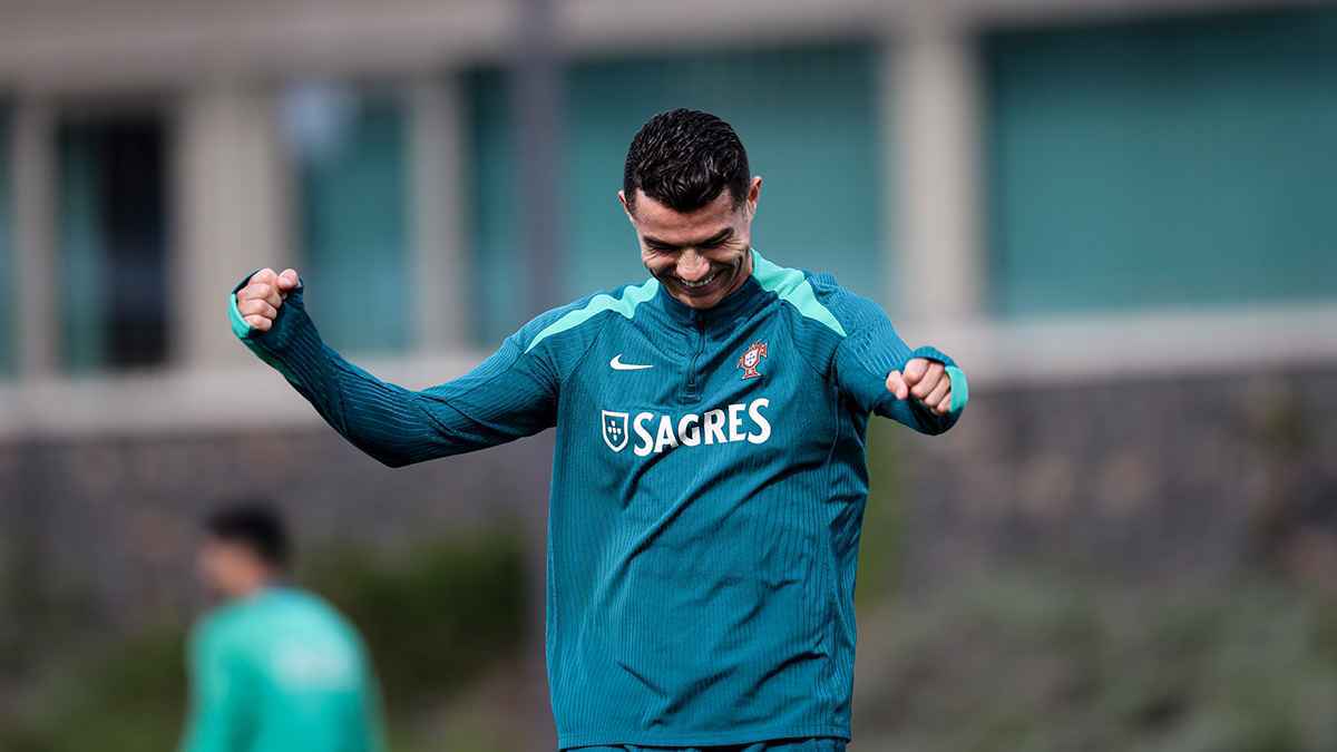 صديقه كشف السر.. "مكالمة هاتفية" تهدد برحيل رونالدو عن النصر