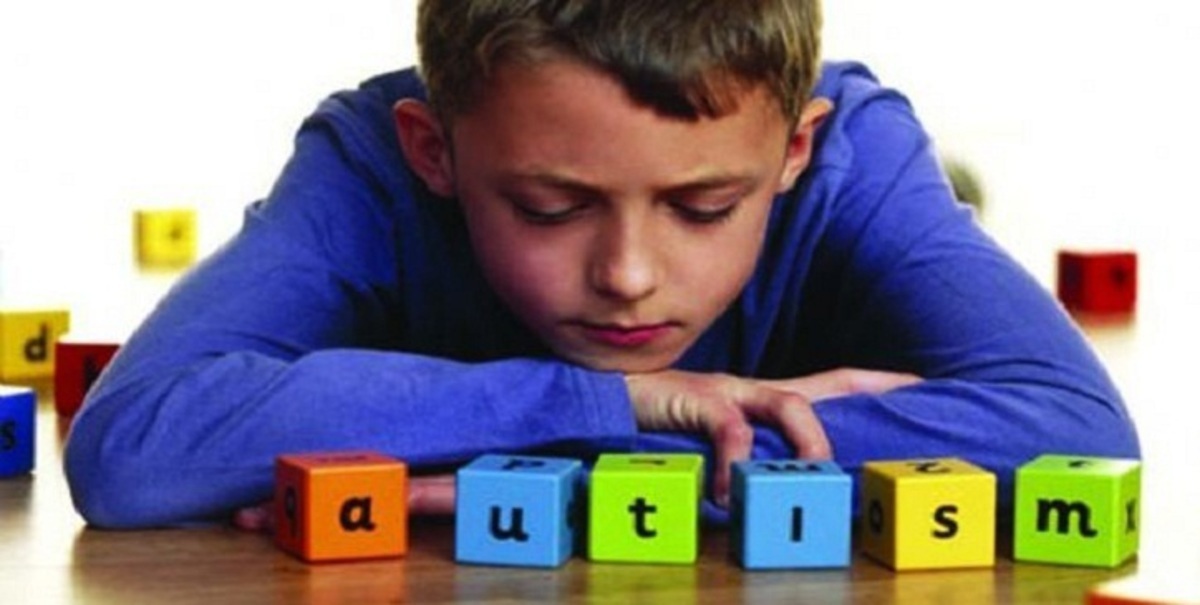 10 أخطاء ترتكبها الأم مع طفلها المصاب بالتوحد