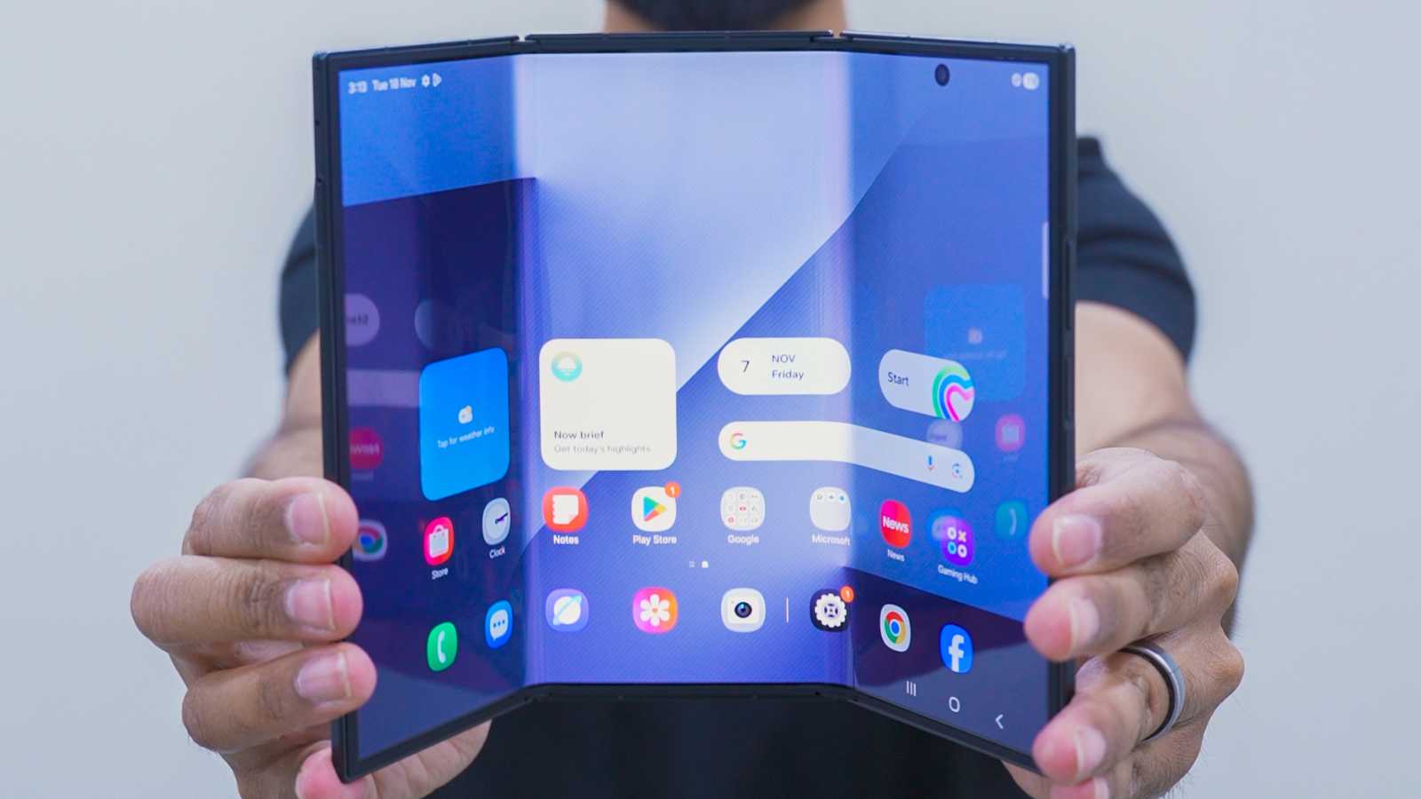 سامسونغ تكشف عن "Galaxy Z TriFold" بشاشة ثلاثية (فيديو وصور)