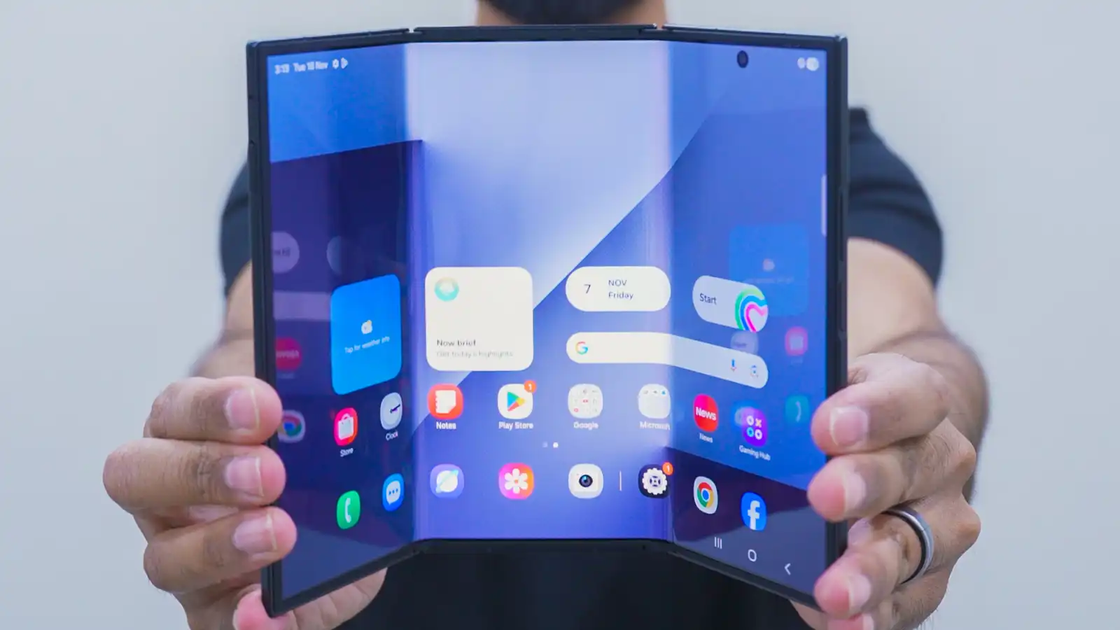 سامسونغ تكشف عن "Galaxy Z TriFold" بشاشة ثلاثية (فيديو وصور)