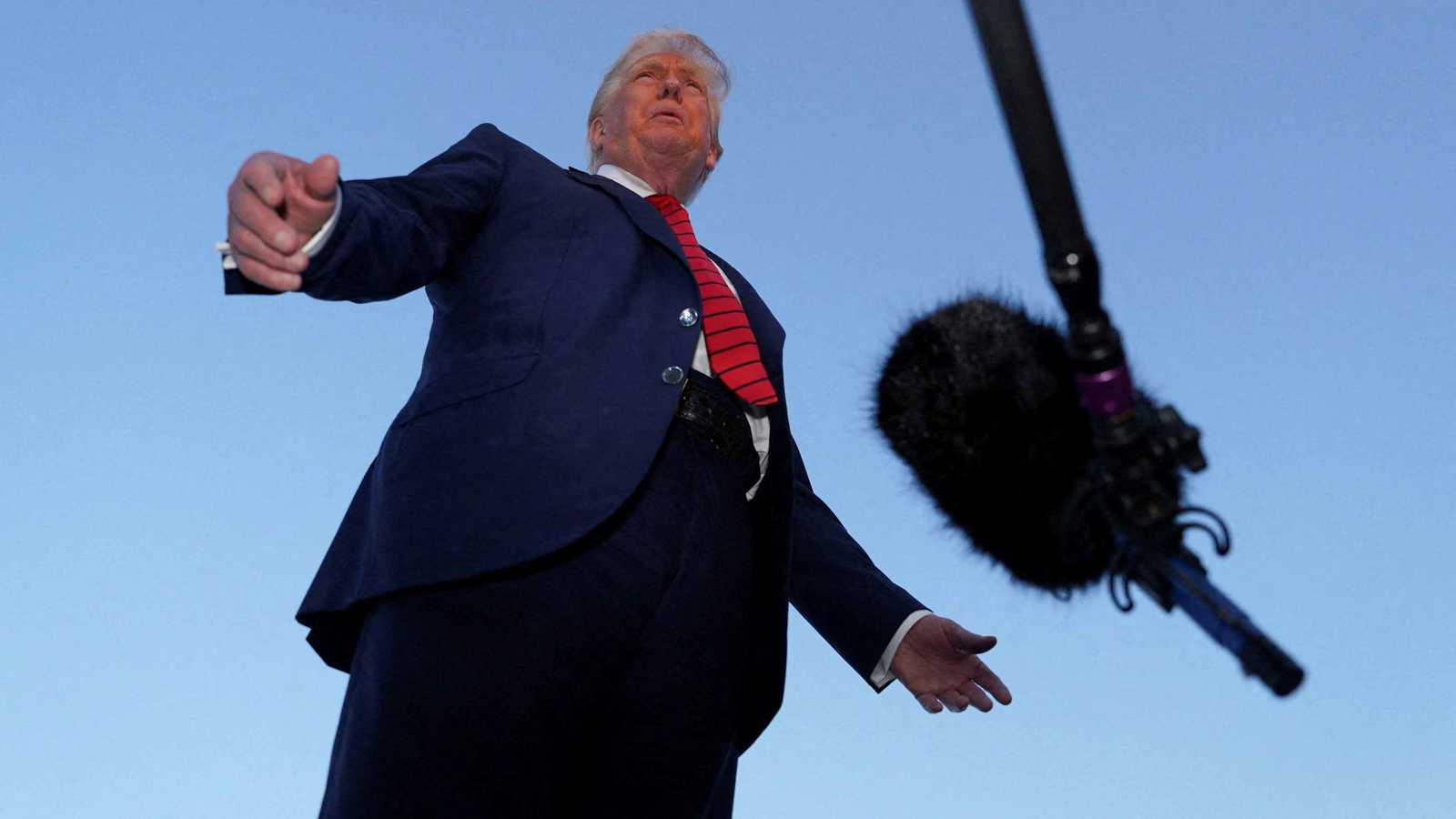 بعد رسومه "الانتقامية".. هل يفوز ترامب بجائزة نوبل للاقتصاد؟