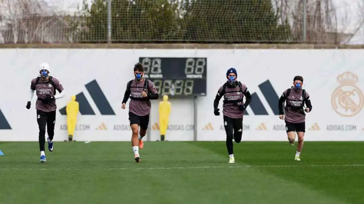 بأوامر "الشيطان".. لماذا يرتدي لاعبو ريال مدريد أقنعةً خلال التدريبات؟