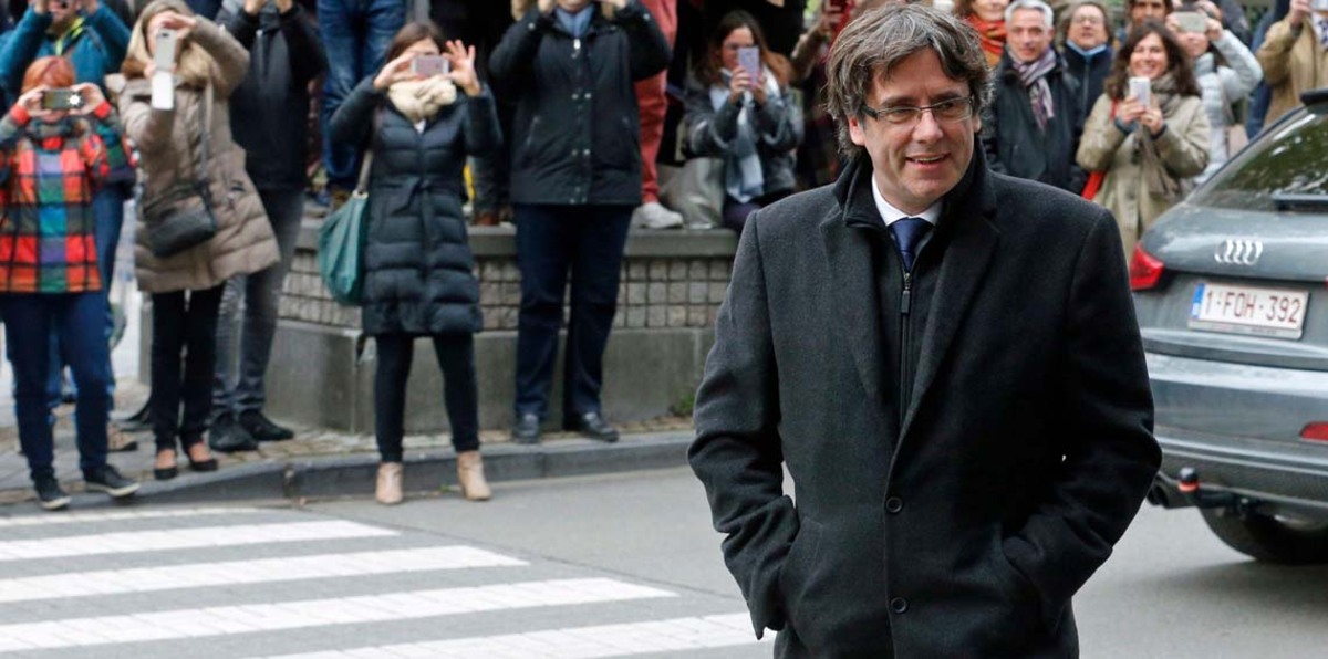 بوتشيمون يتراجع "مؤقتًا" عن السعي إلى رئاسة إقليم كتالونيا