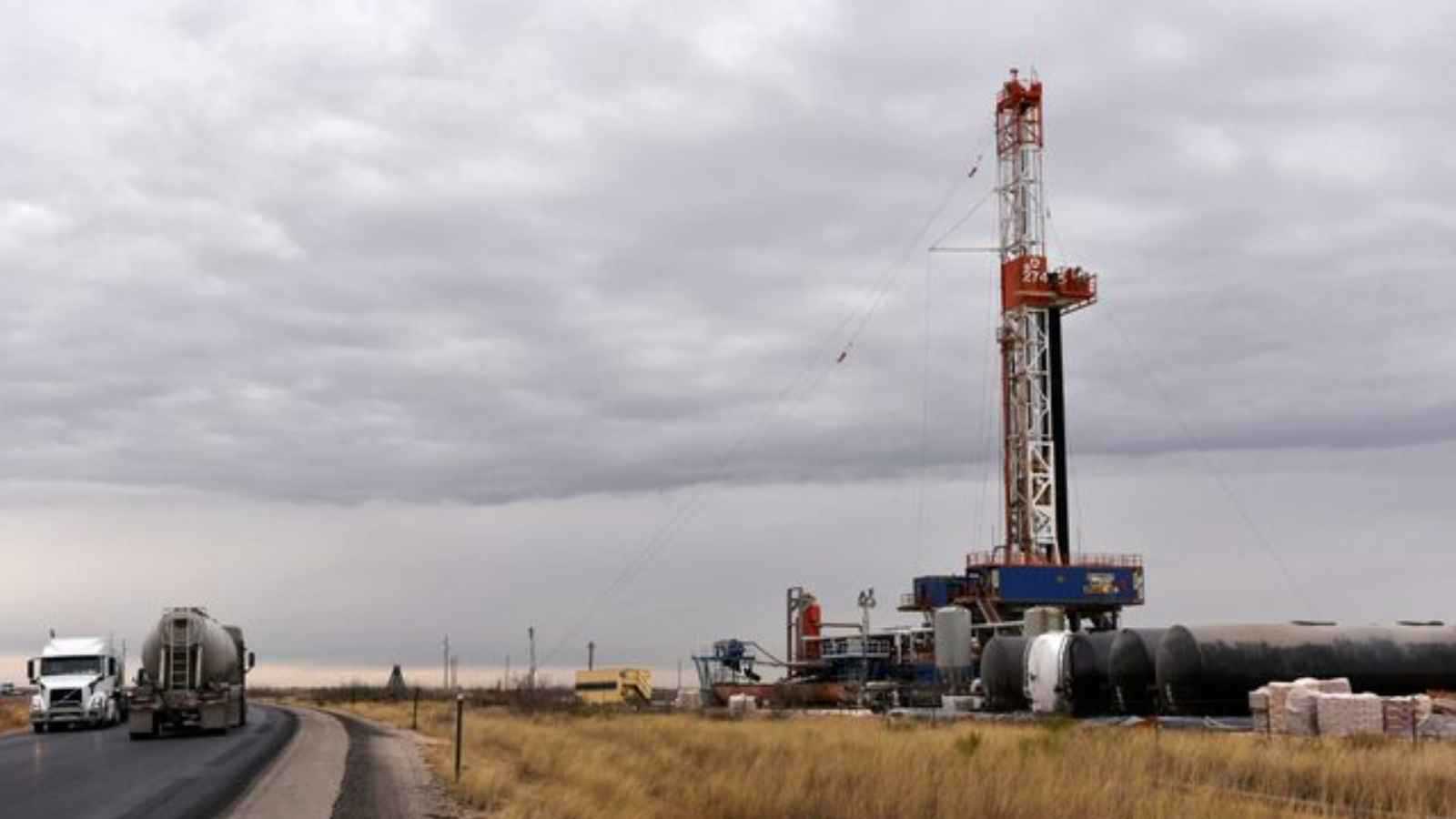 تزامنا مع مفاوضات مضطربة بـ "كوب 30".. ترامب يوعز بتوسيع استخراج الوقود الأحفوري