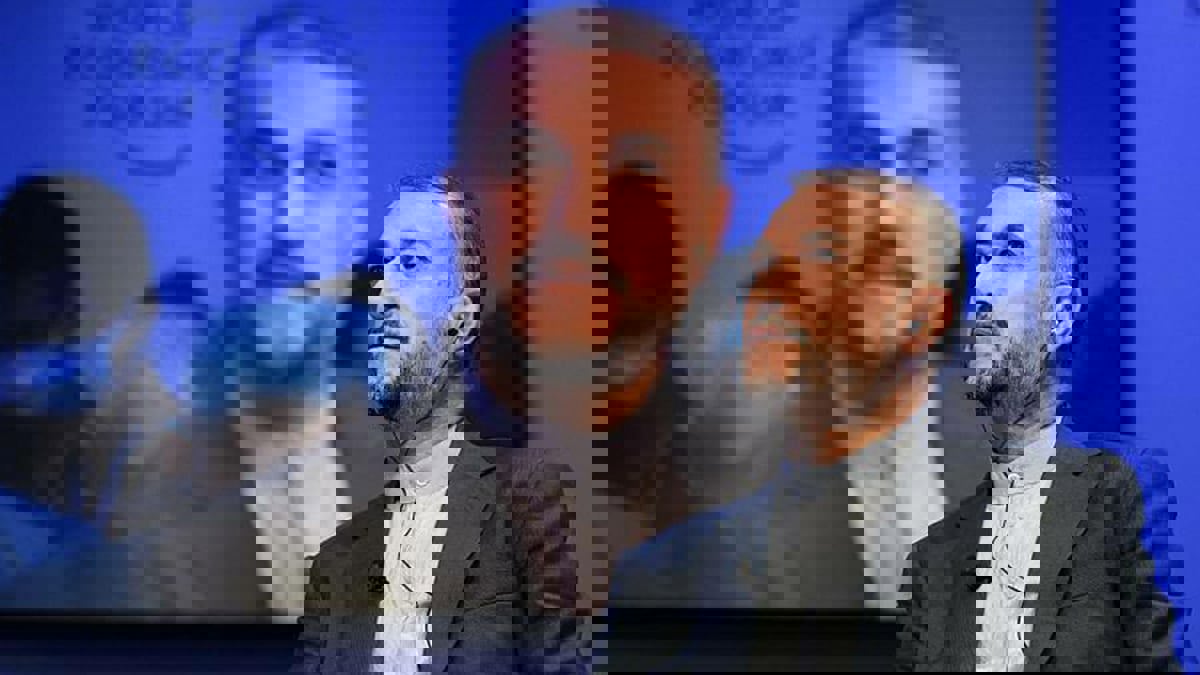 وزير الخارجية الإيراني يرجح لقاءه بنظيره السعودي في دولة ثالثة