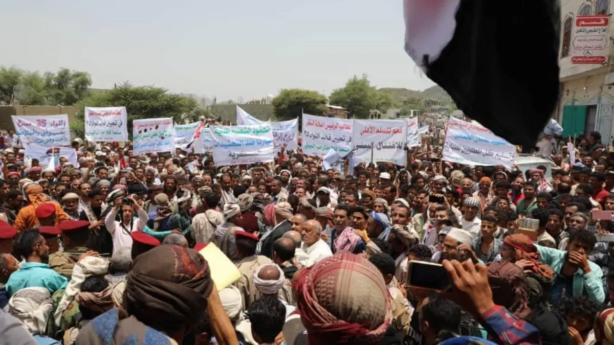 اليمن.. حجرية تعز تنتفض ضد ميليشيات الإخوان  (صور)