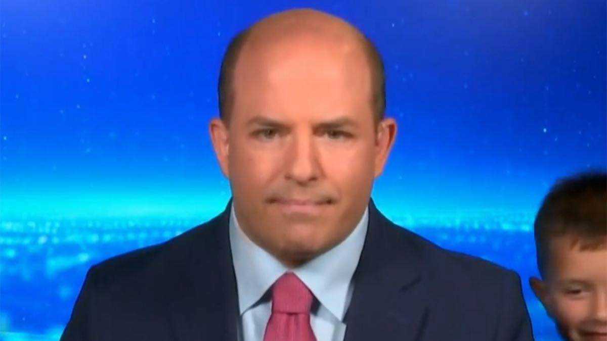 طفل يقتحم بث والده ويعلن "حان وقت النوم" (فيديو)