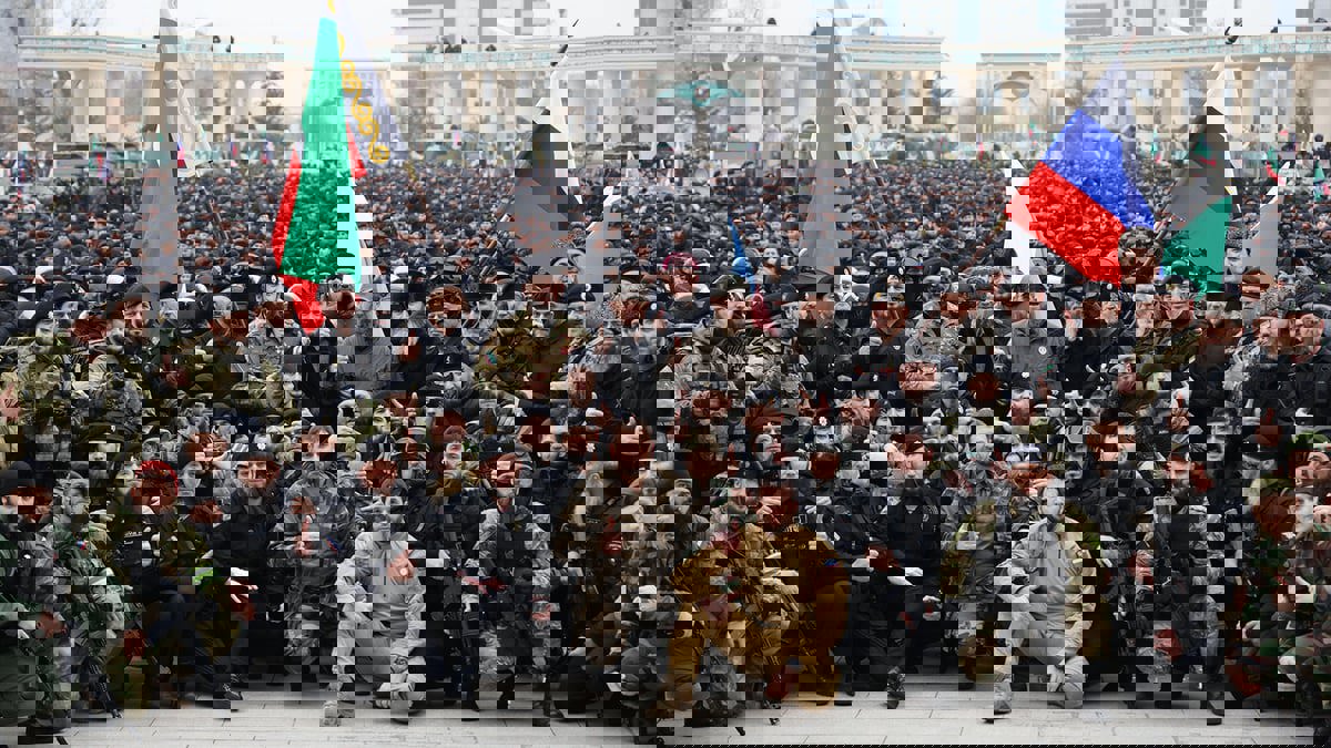 ماذا نعرف عن القوات السورية والشيشانية المشاركة بالحرب إلى جانب روسيا؟