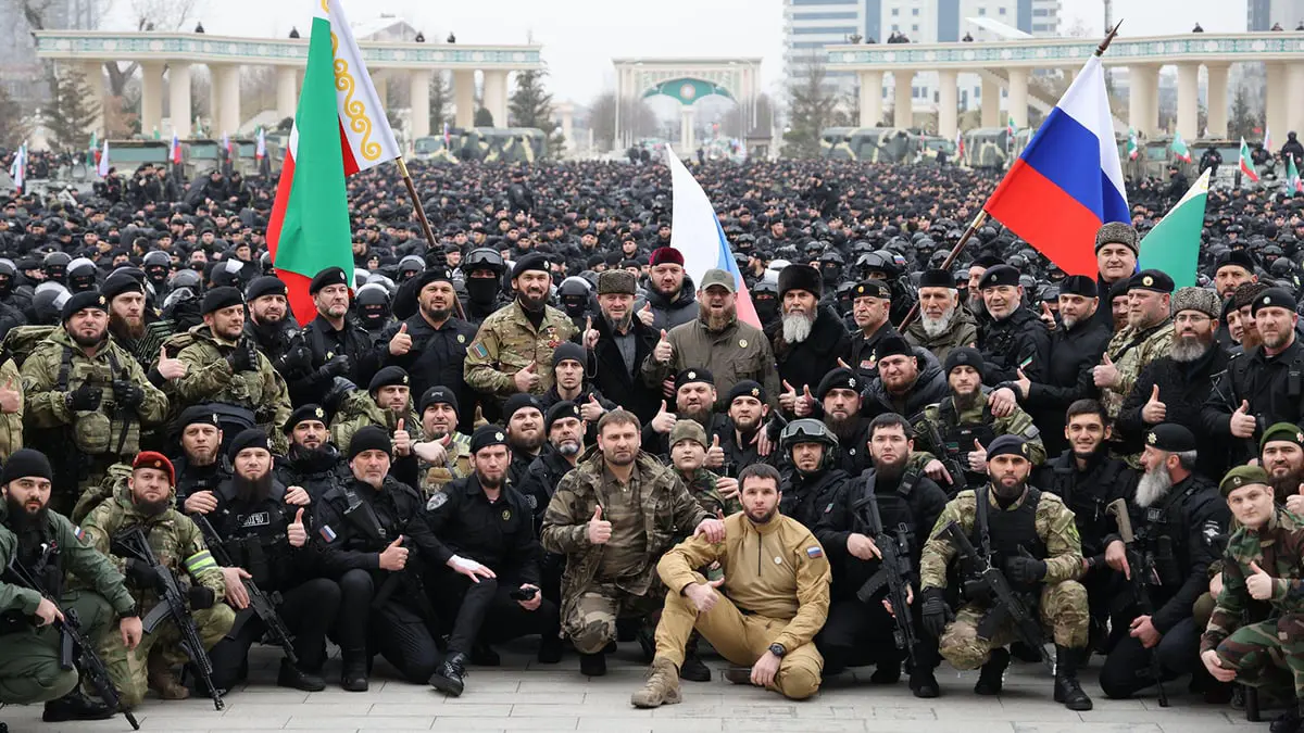 ماذا نعرف عن القوات السورية والشيشانية المشاركة بالحرب إلى جانب روسيا؟