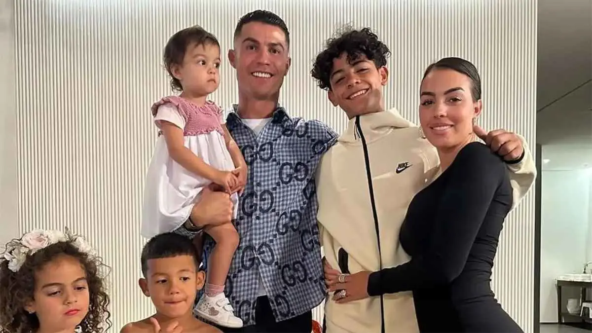 بعد أزمة "أول لقاء".. جورجينا رودريغز ترد بصورة رائعة مع رونالدو (صور)