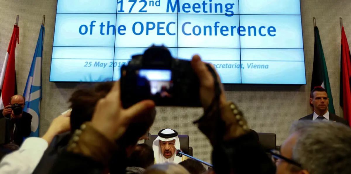 "أوبك" تتفق على تمديد تخفيضات إنتاج النفط لتسعة أشهر