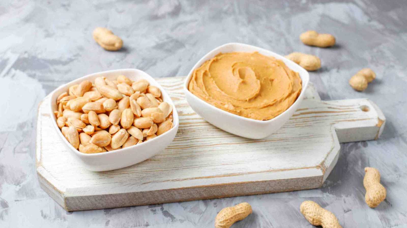 الفول السوداني.. غذاء بسيط بفوائد كبيرة ومخاطر خفية