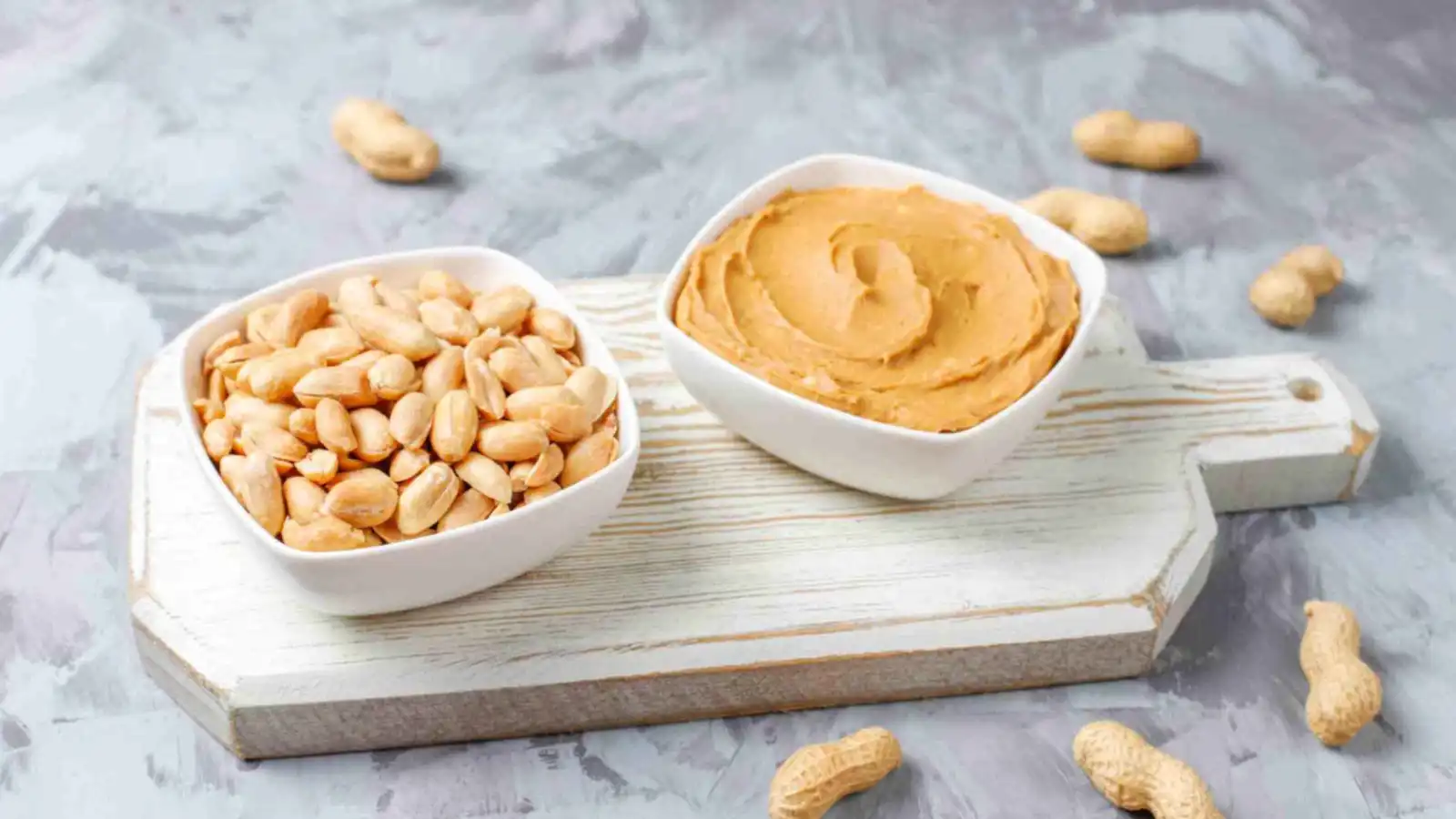 الفول السوداني.. غذاء بسيط بفوائد كبيرة ومخاطر خفية