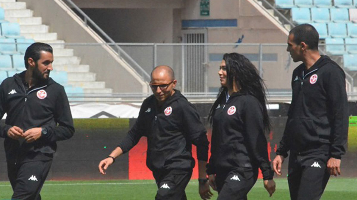 الحكمة التونسية درصاف القنواطي تتفقد ملعب رادس قبل إدارتها مباراة الترجي والبنزرتي (صور)