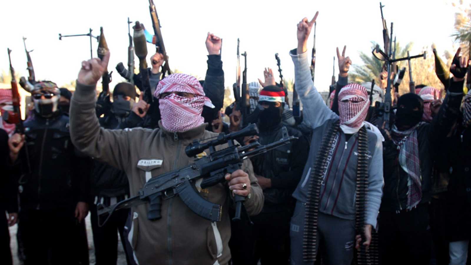 الحشد الشعبي يدخل حكومة بغداد في "ورطة".. وواشنطن تلوح بالعقوبات