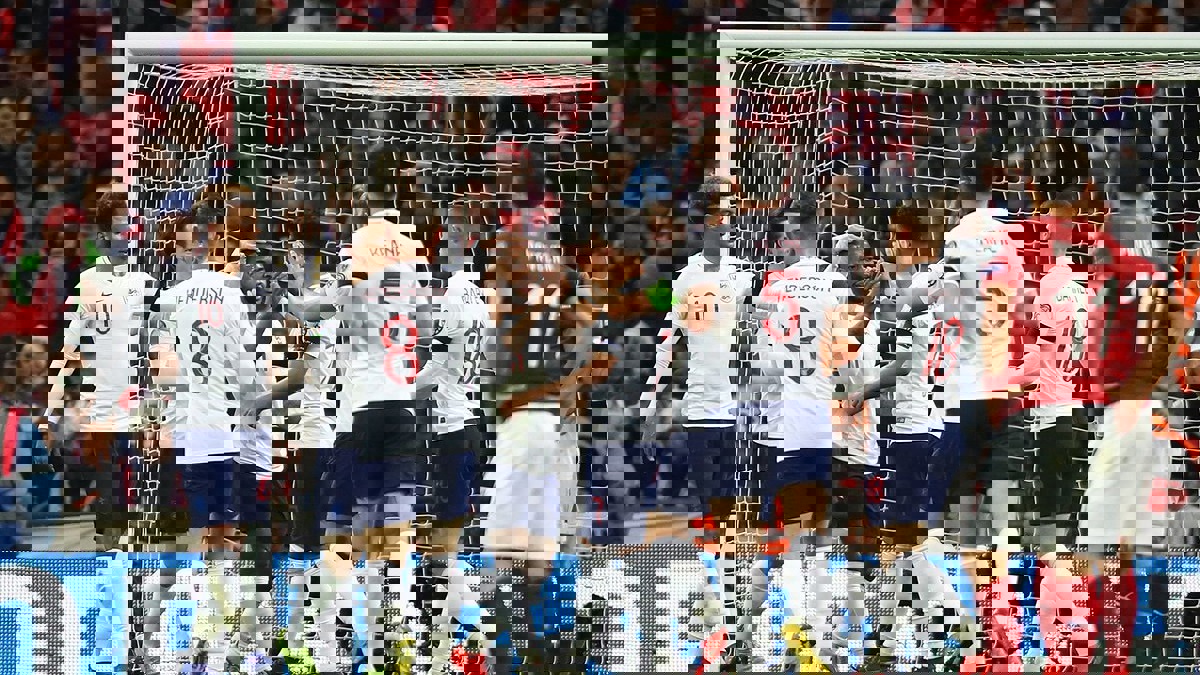 سترلينغ يقود منتخب إنجلترا لاكتساح التشيك بخماسية نظيفة (فيديو)