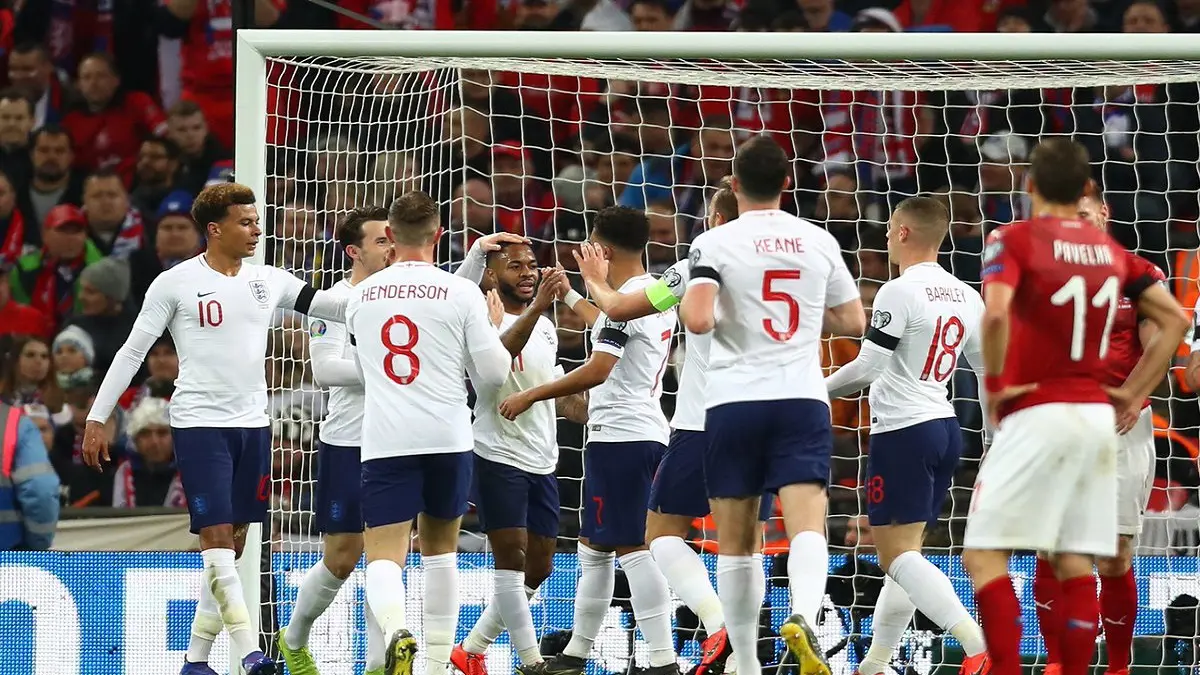 سترلينغ يقود منتخب إنجلترا لاكتساح التشيك بخماسية نظيفة (فيديو)