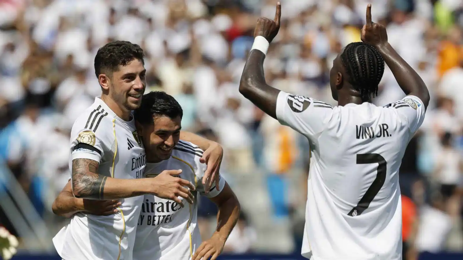 بعد أزمته مع ألونسو.. مانشستر يونايتد يطارد نجم ريال مدريد