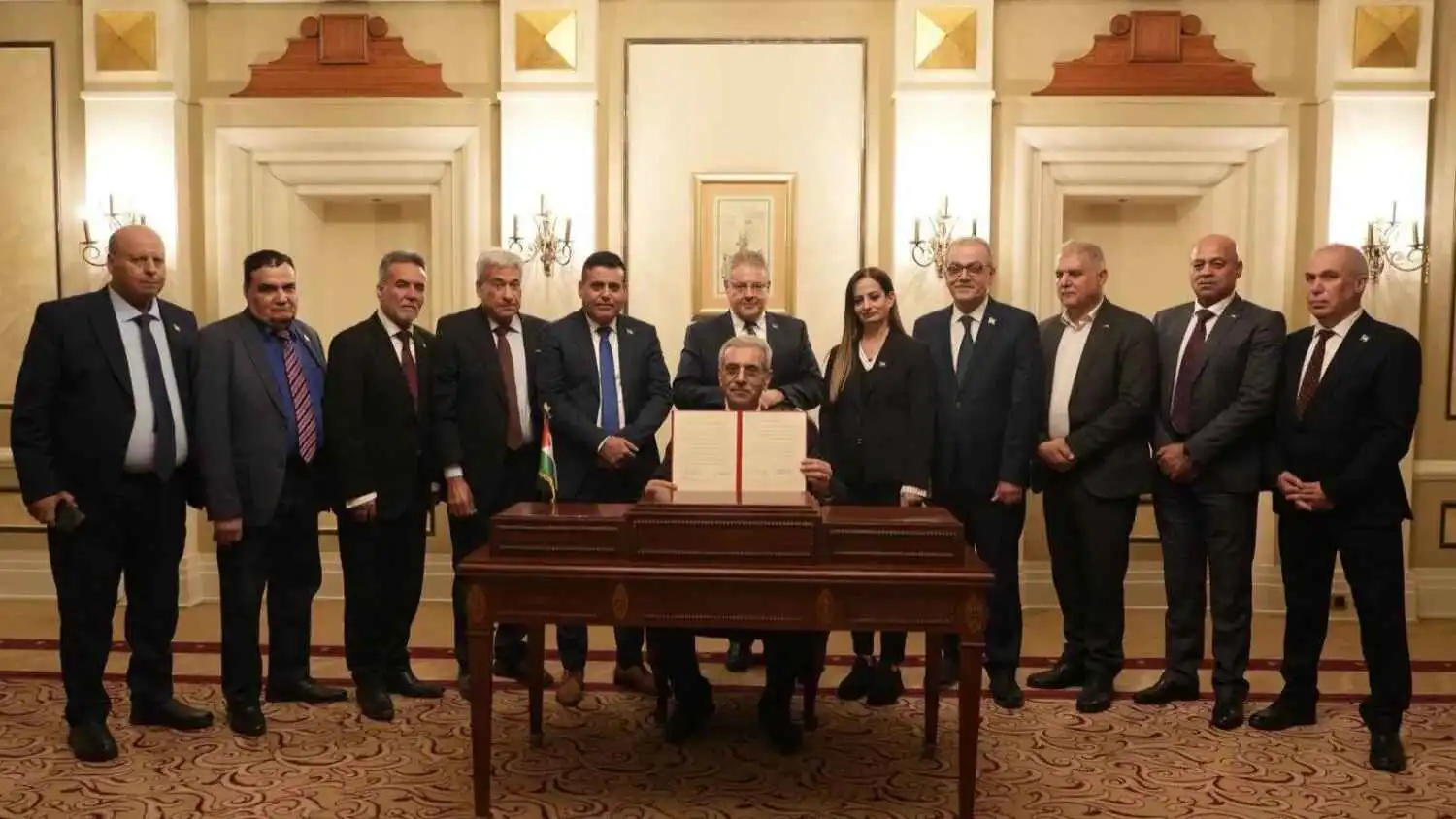 ميليشيا مسلحة تصدر "أمر اعتقال" بحق عضو في لجنة إدارة غزة