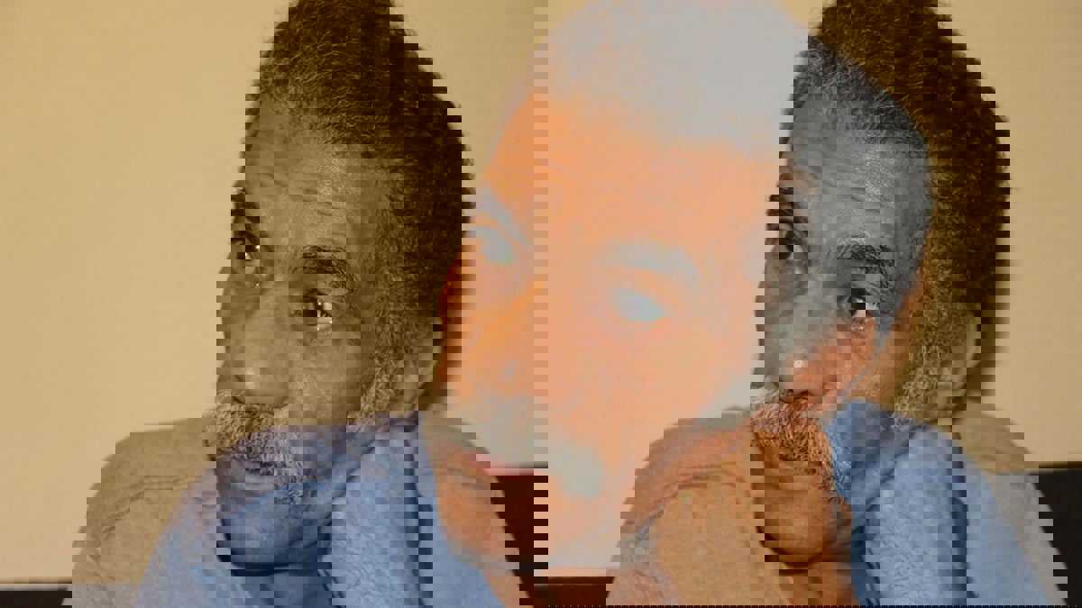 الفنان المصري سيد رجب يوضح حقيقة تعرضه لأزمة صحية ونقله للمستشفى