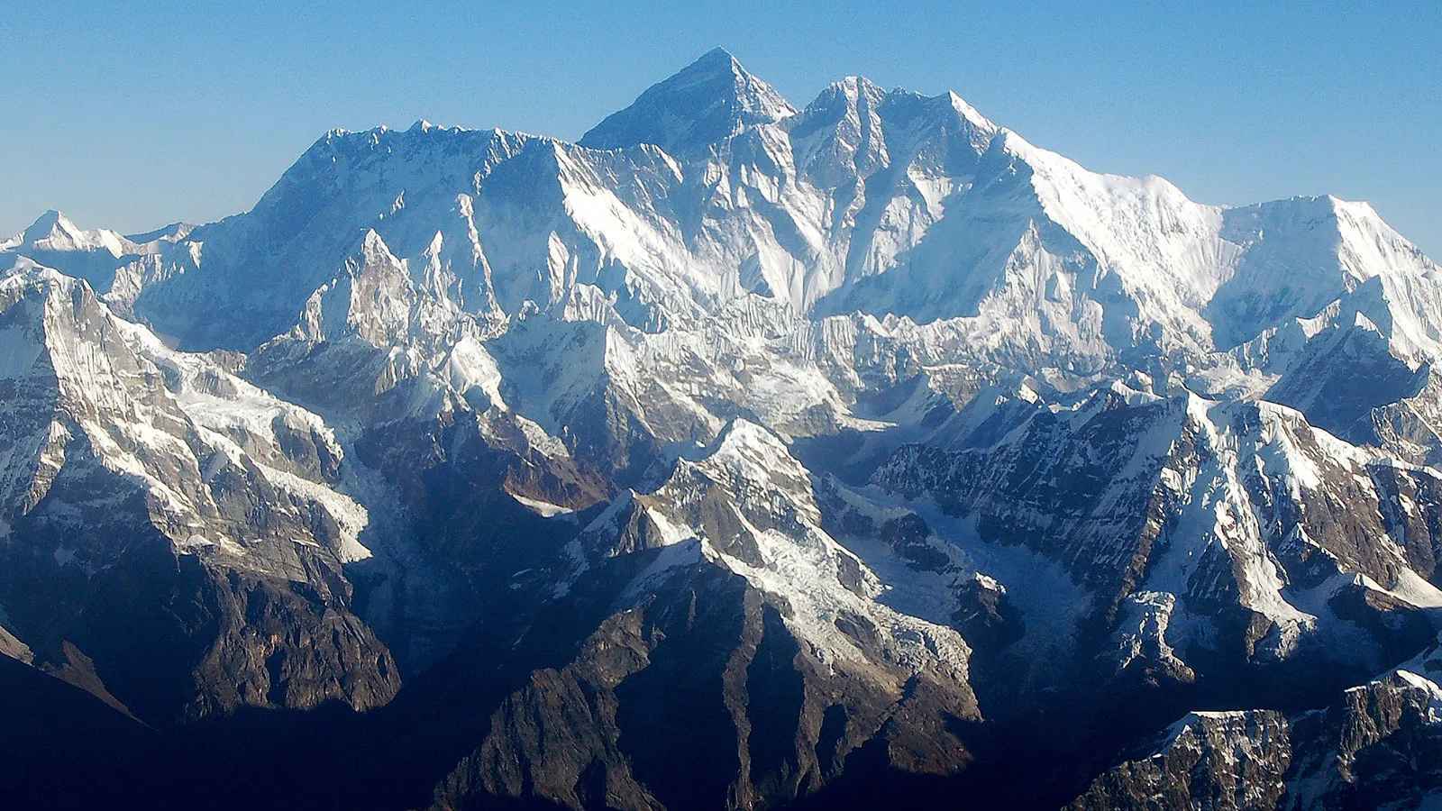 اكتشاف قمتين أطول من إيفرست بـ100 مرة على كوكب الأرض