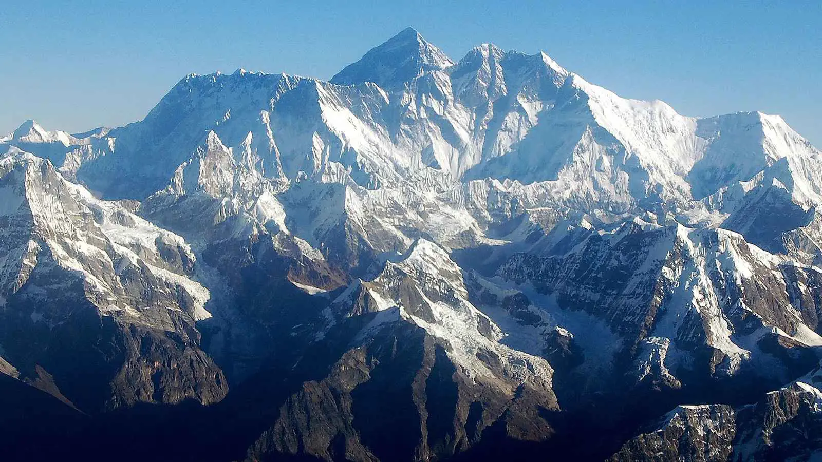 اكتشاف قمتين أطول من إيفرست بـ100 مرة على كوكب الأرض