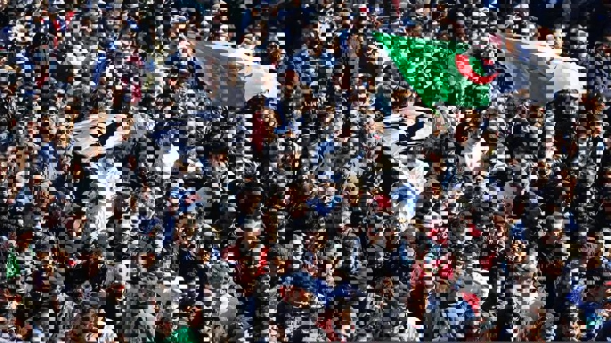 في ذروة الاحتجاجات.. الرئاسة الجزائرية تحيل مديرة الإعلام على التقاعد