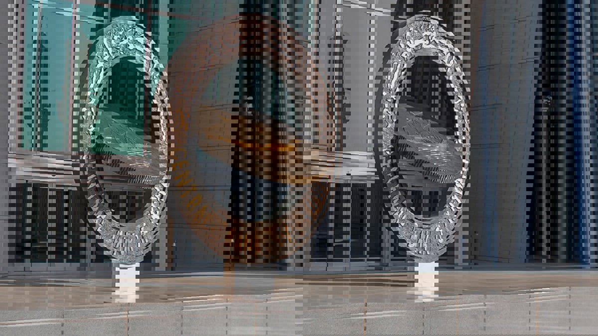 المركزي الكويتي يؤكد التزامه بقوة الدينار واستقرار سعر الصرف‎