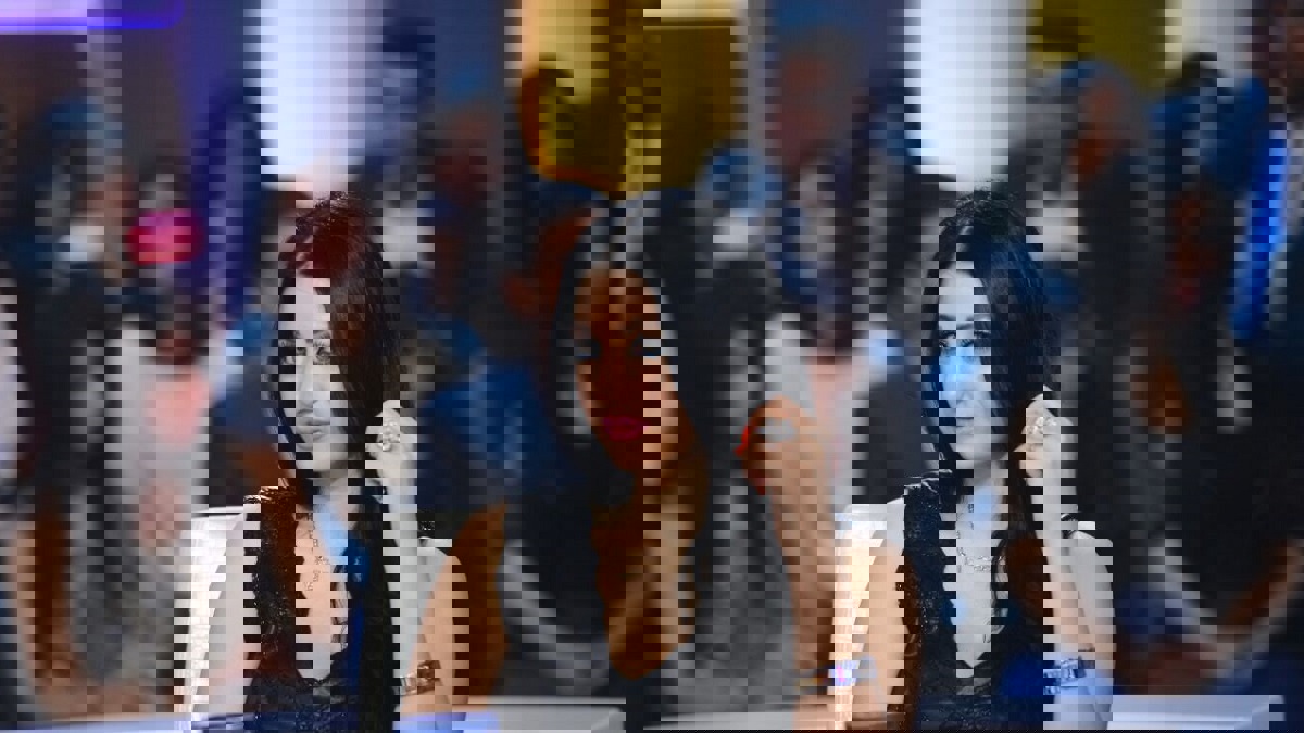 الراقصة صافيناز ترتدي فستان زفاف.. فمن تزوجت؟ 