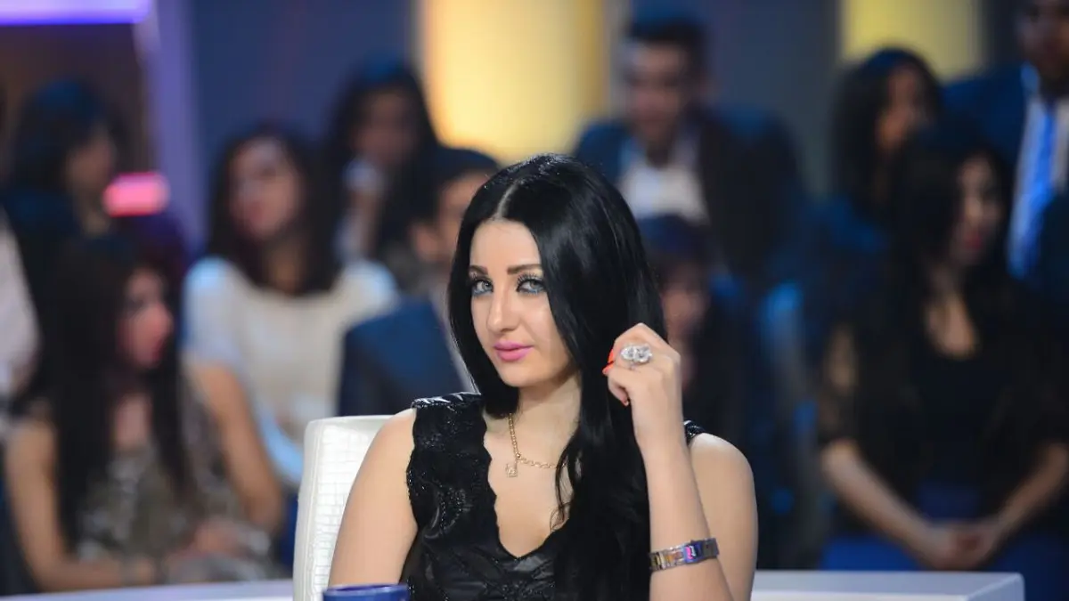 الراقصة صافيناز ترتدي فستان زفاف.. فمن تزوجت؟ 