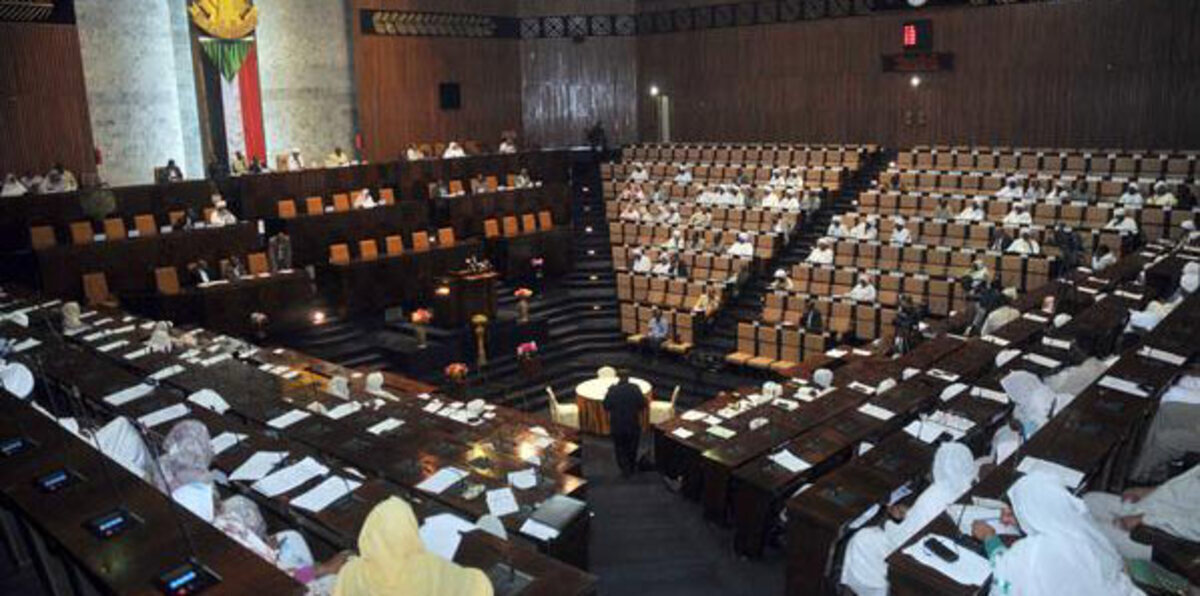 البرلمان السوداني يقر ميزانية بعجز 1.6% للعام 2016