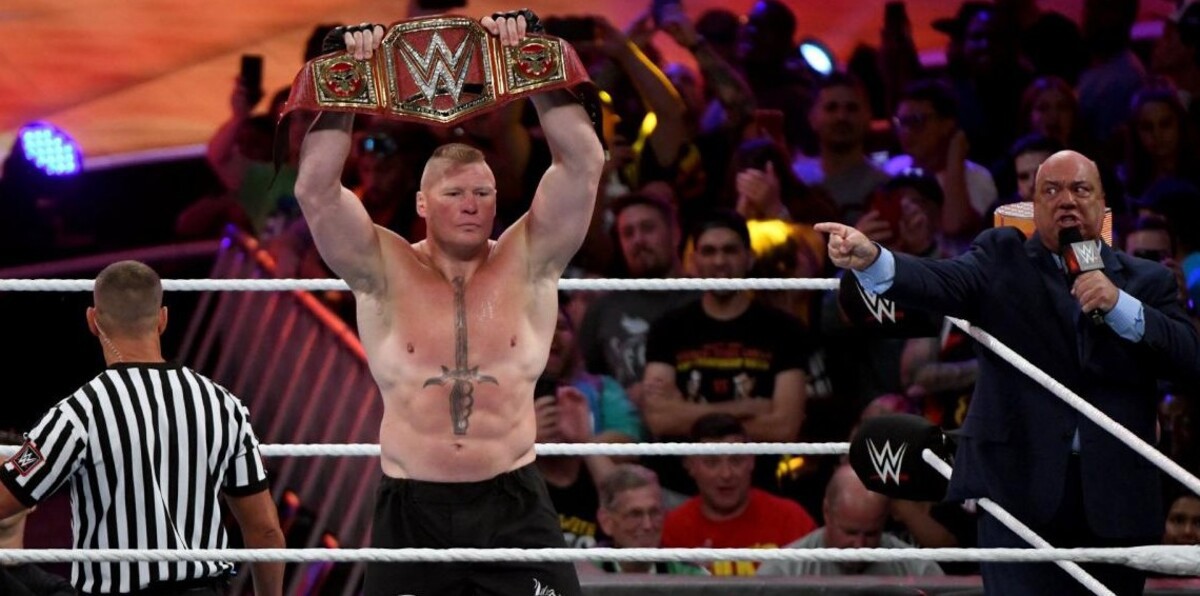 WWE.. بروك ليسنر يضرب سترومان قبل نزالهما في كراون جول بالسعودية (فيديو)