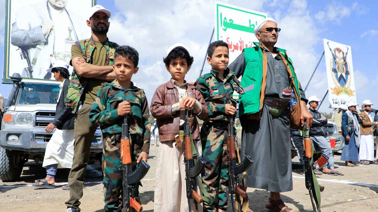 رفض الانخراط في دوراتهم.. الحوثيون يعذبون شابًا حتى الموت