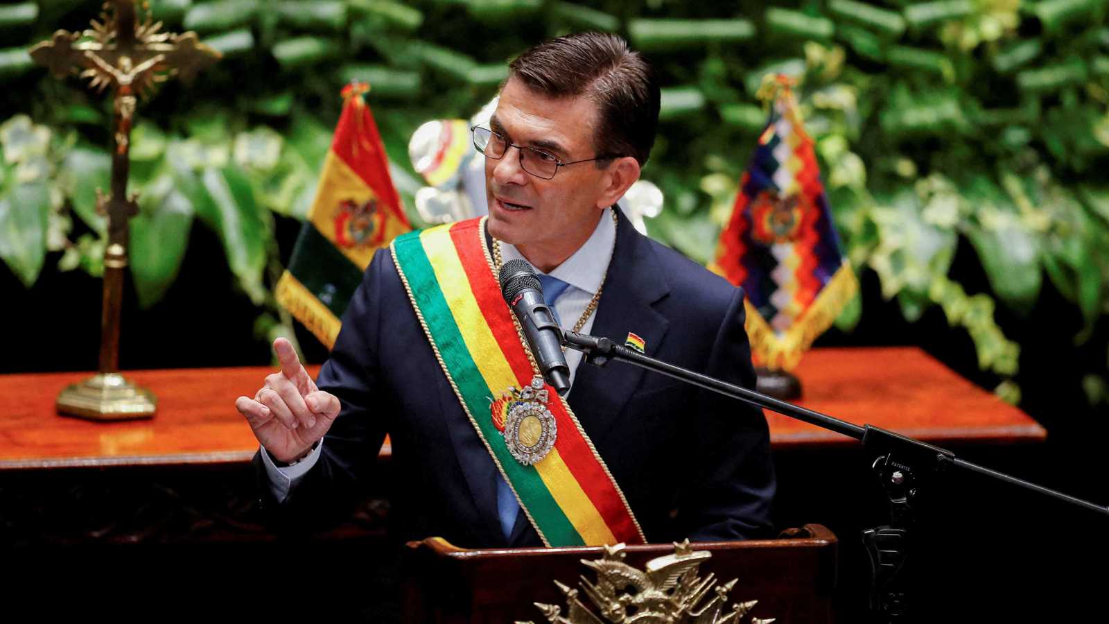 رودريغو باز يؤدي اليمين ويتعهد بإخراج بوليفيا من العزلة الدولية
