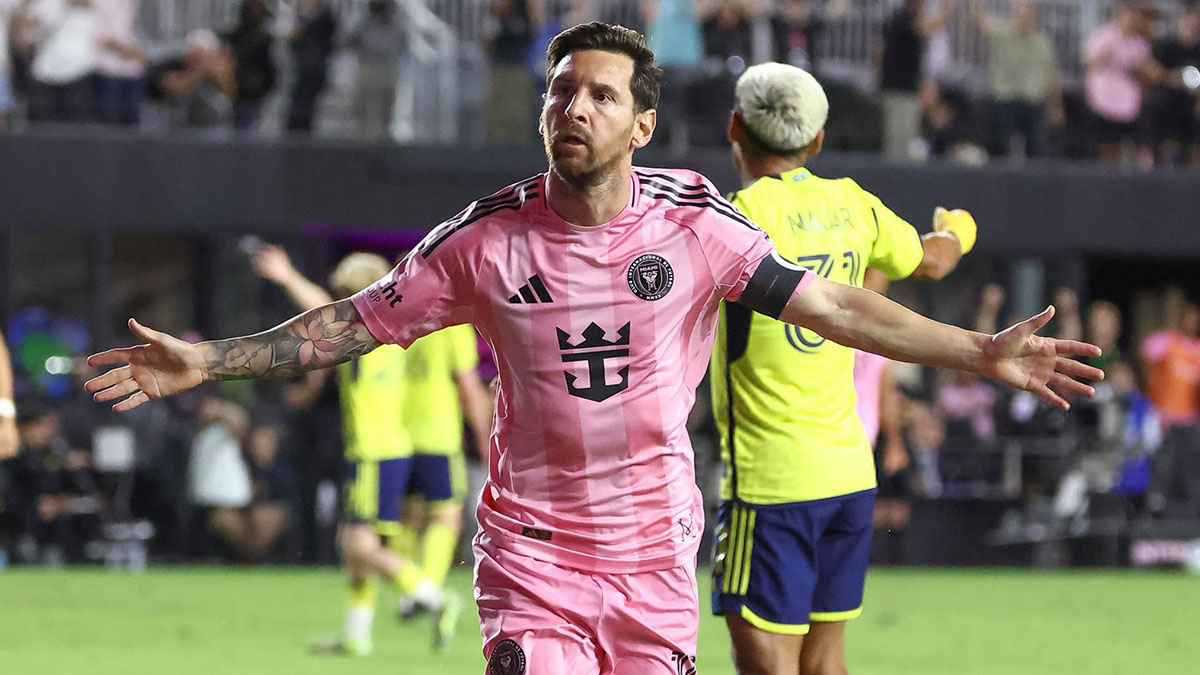 ميسي يسجل ثنائية في اكتساح إنتر ميامي لناشفيل ويقوده لتأهل تاريخي (فيديو)