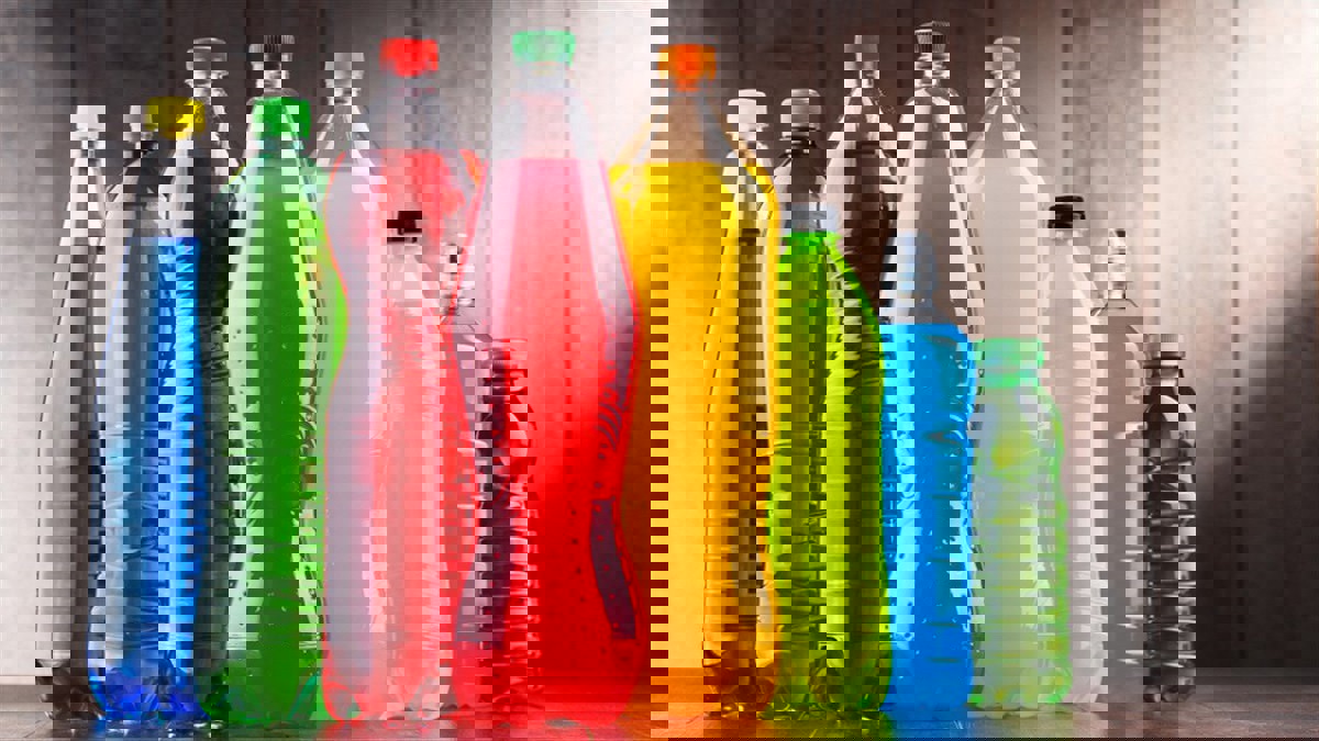 السعودية تبدأ تطبيق الضريبة الانتقائية على المشروبات المحلاة