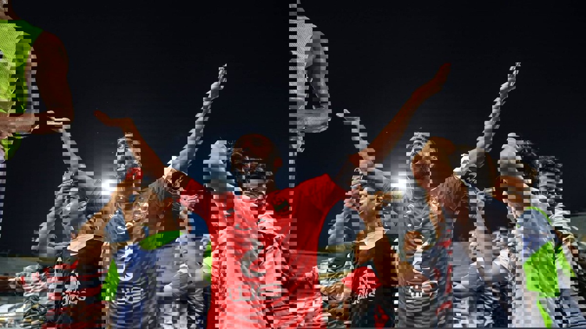 حسام عاشور قائد الأهلي المصري يتهرب من سؤال التوقيع للزمالك ويرفض الاعتزال (فيديو)