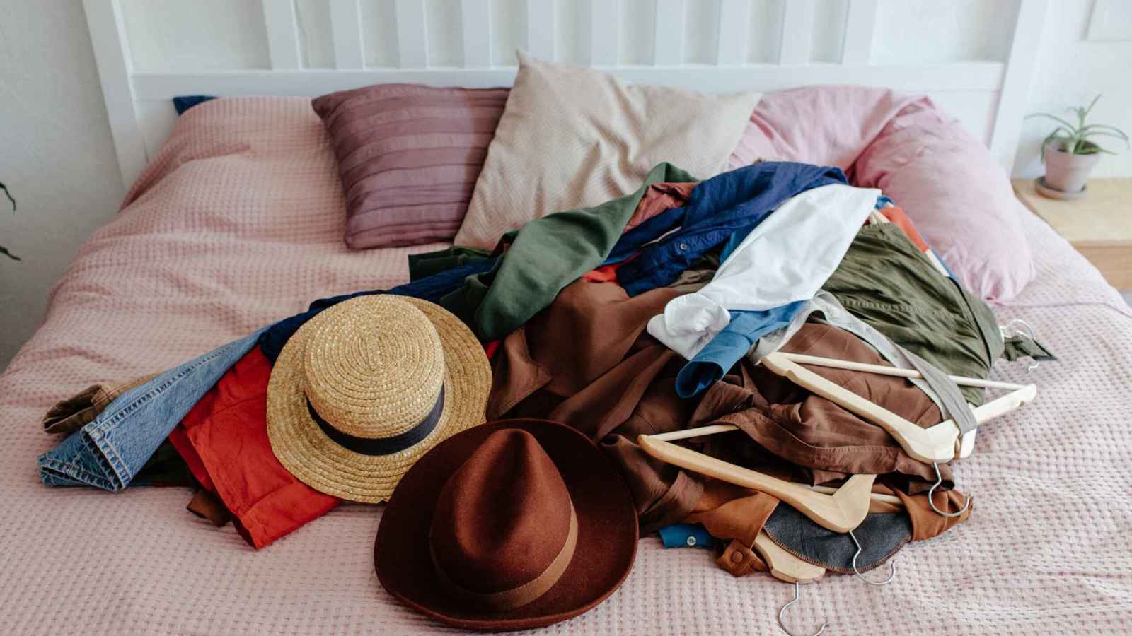 "فلوردروب".. هل تكشف "فوضى ملابسك" سرًّا عن صحتك العقلية؟