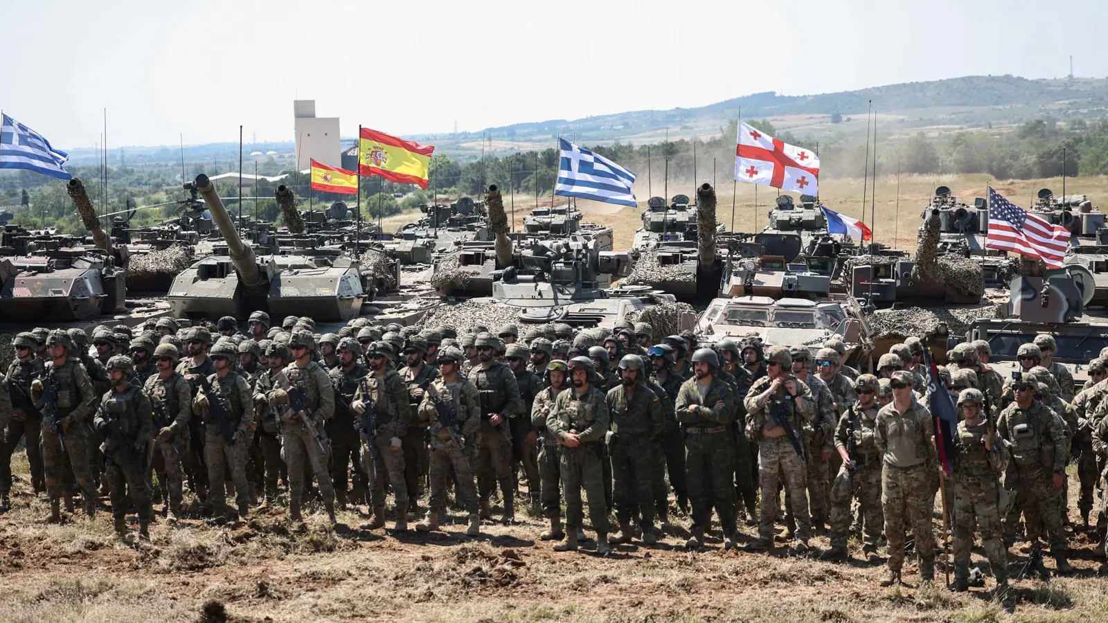 "جريفين لايتنينج 25".. مناورات الناتو تعبر الأنهار و تطرق حدود روسيا